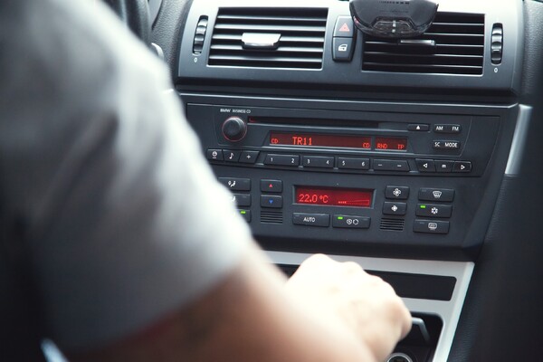 Onderhoudswerkzaamheden FM zender Mill