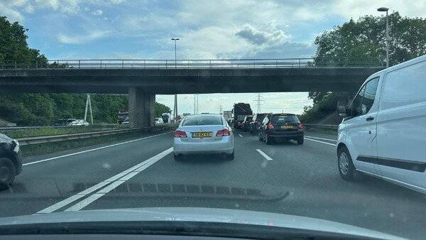 File op de A73 (foto: Robèrt Cooijmans)