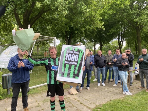 Henk van Driel viert 1000ste wedstrijd bij Hapse Boys