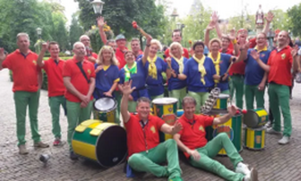 Zang, dans en rock op pontonpodium tijdens Muziek op de Maas in Vierlingsbeek