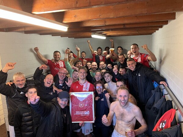Na afloop een feestje in de kleedkamer (Foto: JVC Cuijk / X)