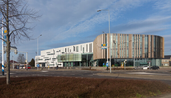 Het oude stadhuis van Grave is nu de thuishaven van woningcorporatie Mooiland – foto: Wikipedia 
