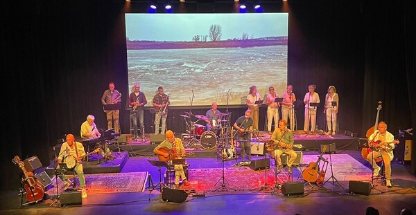 Zand & Grind speelt “Kiezels” in Schouwburg Cuijk