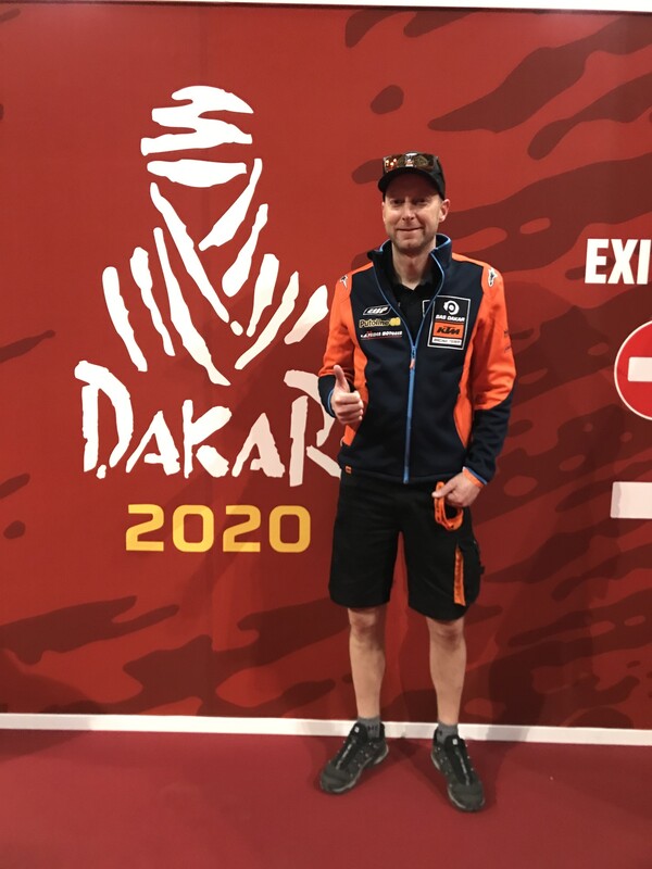 Monteur uit Groeningen geniet al tien jaar van afzien in Dakar Rally: 'Ze juichen je toe alsof je Michael Jackson bent'