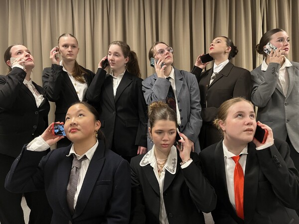 Jongvolwassen meiden maken eigen voorstelling over feminisme voor Nationale Vrouwendag