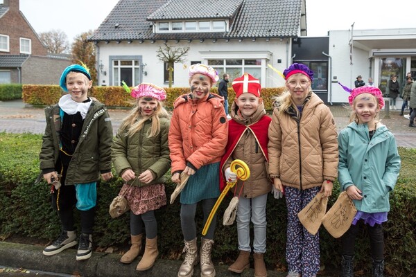 Intocht van Sinterklaas en zijn Pieten in Overloon