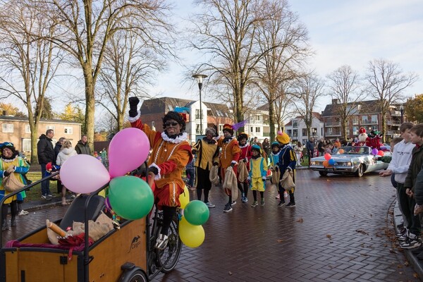 Intocht van Sinterklaas en zijn Pieten in Overloon