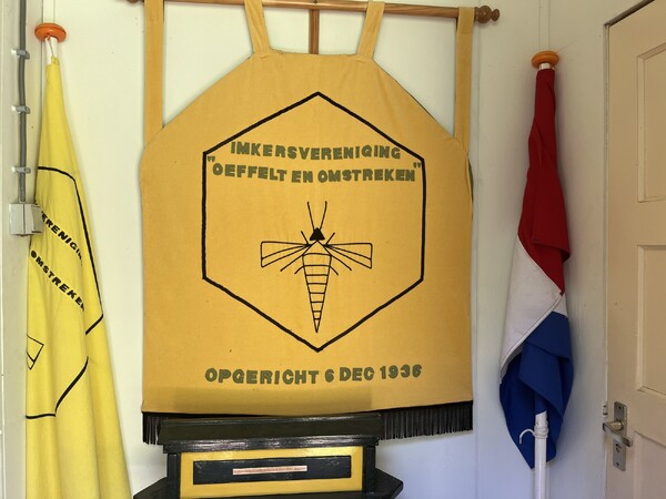 De verenigingsbanier uit lang vervlogen tijden (foto: Gerjan Cluistra)
