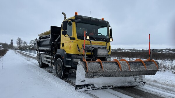 Sneeuwschuivers en strooiwagens actief tijdens winterse omstandigheden