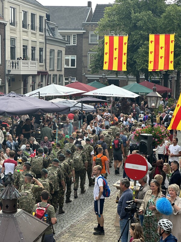 Laatste Vierdaagsedag door Grave en Cuijk