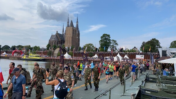Cuijkse Cindy  wandelt voor de dertigste keer 4Daagse: ‘Ik ben eraan verslaafd geraakt’