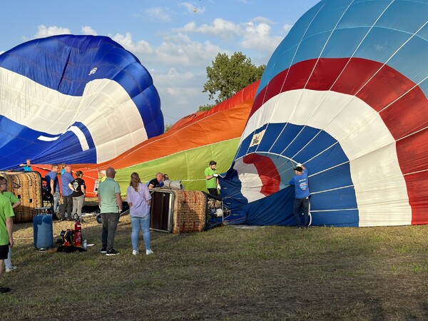 2e dag Ballonfestival Grave betovert toeschouwers met spectaculaire ballonopstijgingen