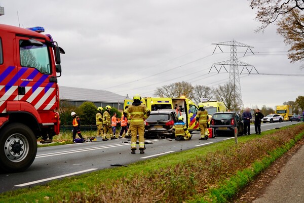 Auto opengeknipt na aanrijding op N272 bij Sint Anthonis