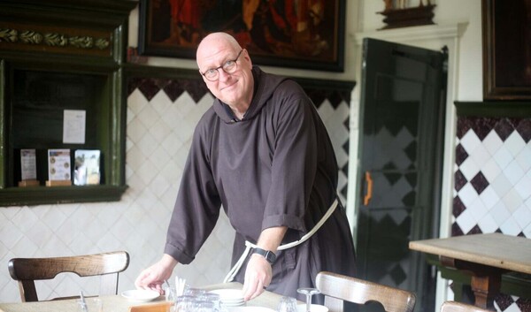 Hoop op vrede en groei: Broeder Christophorus blikt vooruit op nieuw begin in Emmausklooster