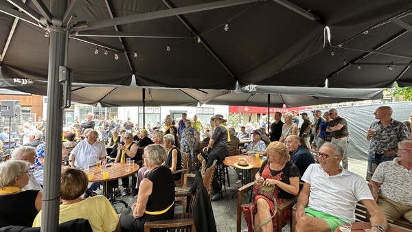 Vierdaagsefeesten Cuijk gestart met drukbezocht dance-evenement en smartlappenfestival cuijk