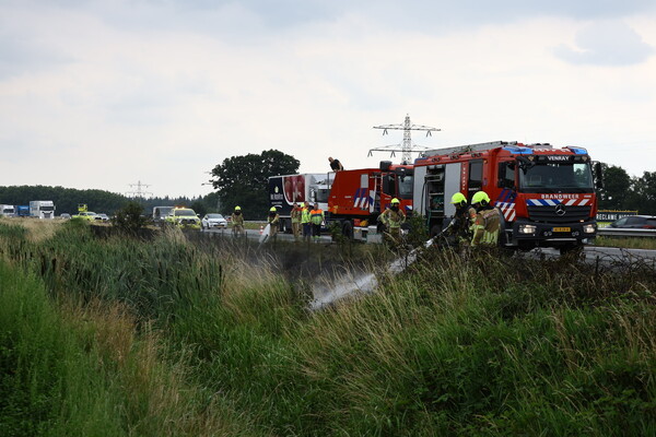 Bermbrand langs A73 bij Vortum Mullem zorgt voor file 