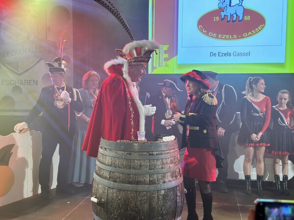 Overdracht sleutels 3 dorpen en 1 stad