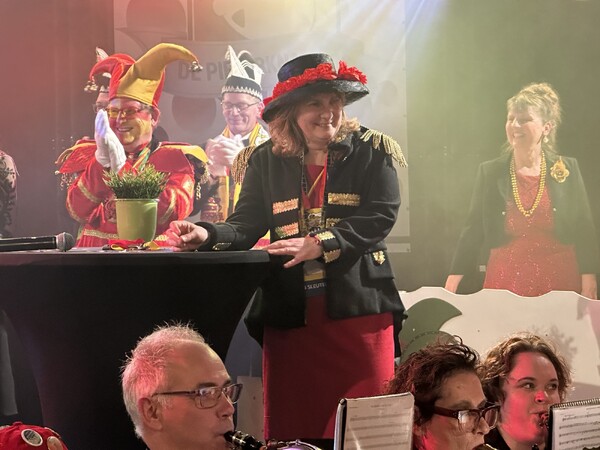 Overdracht sleutels 3 dorpen en 1 stad