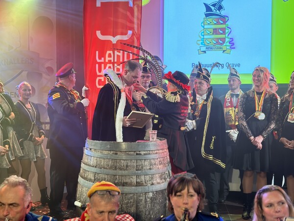 Overdracht sleutels 3 dorpen en 1 stad