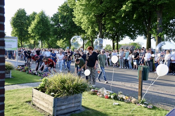 Stille tocht in Wanroij trekt circa duizend deelnemers na overlijden dorpsgenoot