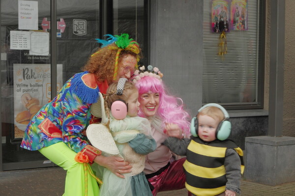 Fotoreportage Carnavalsoptocht Mill 11-2-2024