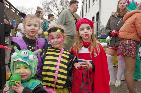 Fotoreportage Carnavalsoptocht Mill 11-2-2024
