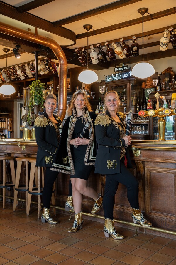 Carnavalsprinses Vianen: 's avonds dweilen, 's ochtends poetsen