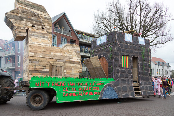 Kleurrijke Carnavalsoptocht in Overloon