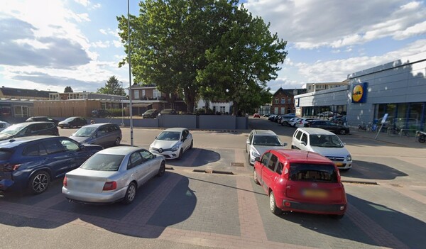 Parkeerplaats Lidl Boxmeer na verkeersproblemen alleen nog via Spoorstraat bereikbaar