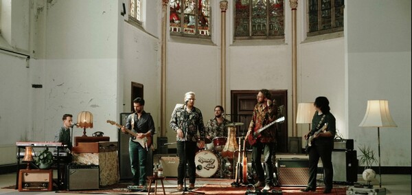 Zang, dans en rock op pontonpodium tijdens Muziek op de Maas in Vierlingsbeek