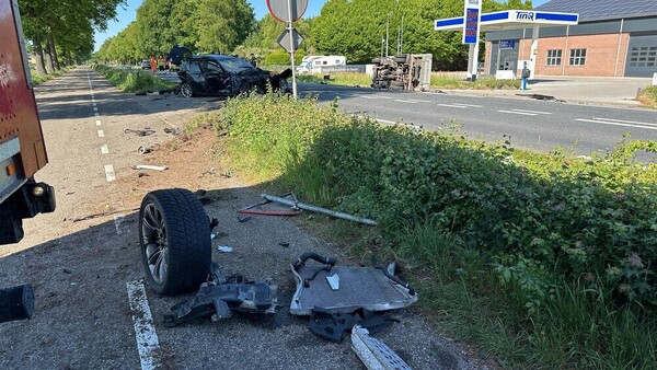 Ernstig ongeluk bij het Tinq-tankstation langs de N272 (foto: Robèrt Cooijmans)