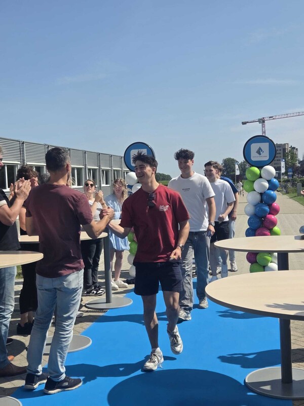 Geslaagde examenleerlingen Merletcollege en Mezzo Scholen feestelijk onthaald in Land van Cuijk