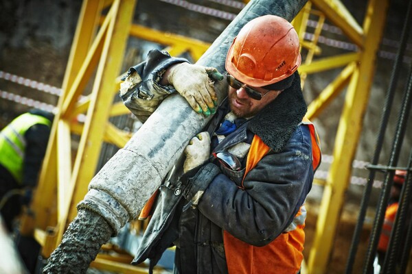 Bouwvakker stort beton. (foto: Pexels.com)