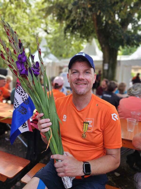Nick Janssen met het felbegeerde vierdaagse kruisje (foto: Nick Janssen)