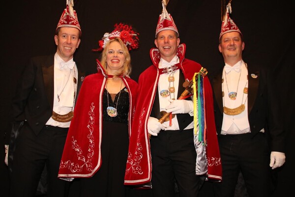 Foto vanaf links: adjudant Bob, prinses Marijn, prins Gijs I en adjudant Bram. Foto: Ron Koenen
