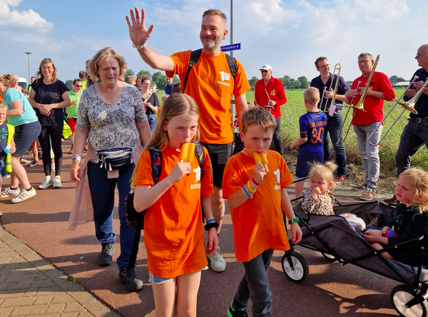 Deelnemers aan avondvierdaagse in 2024 (foto: Avondvierdaagse Boxmeer)