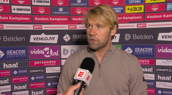 Ivo Rossen staat ESPN te woord na afloop van VVV-Venlo – Helmond Sport (foto: still ESPN)