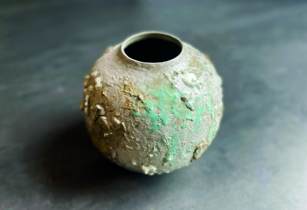 Tentoonstelling Anne Sey in Stadsmuseum Grave toont Japanse keramische traditie