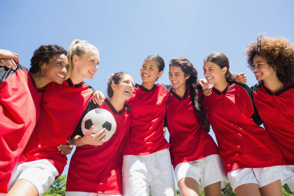 Voetbalvrouwen hervatten competitie na winterstop