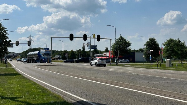 Verkeerslichten uitgevallen na stroomstoring op N321 bij Cuijk
