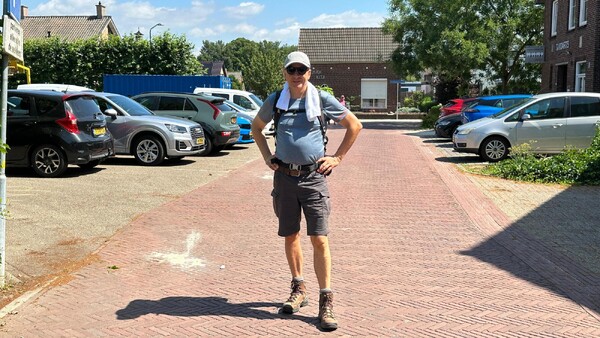 Over lopers: Frank Moers (57) uit Oeffelt loopt zijn derde Nijmeegse Vierdaagse