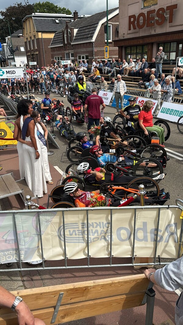 Handbiken maakt veelbelovend debuut tijdens Daags na de Tour