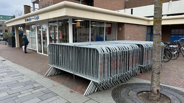 Aan dranghekken geen gebrek, mocht de actie een succes worden – foto: Robèrt Cooijmans 