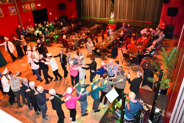 11-Plusmiddag voor senioren tijdens carnaval in Mill