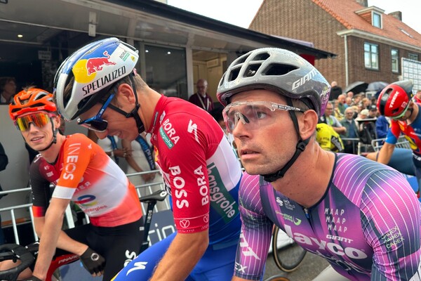 Start profronde uitgesteld vanwege paardenvijgen op parcours