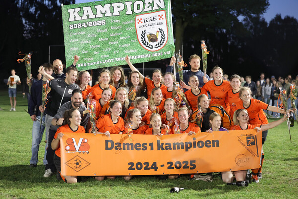 Kampioenen: vrouwen ST SVS/Excellent/Westerbeekse Boys superieur in competitie