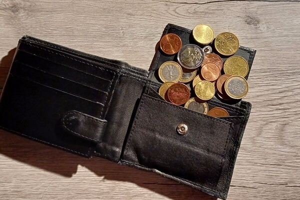 GroenLinks/PvdA en SP willen dat gemeente inwoners met schulden helpt