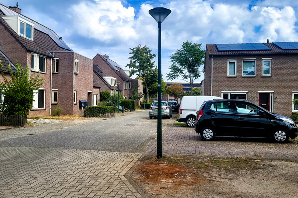 Massale politie-inzet in Grave: verwarde man leidt tot bezorgdheid onder buurtbewoners