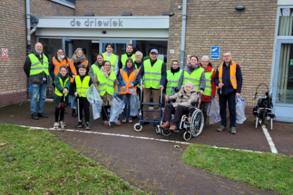 Buurtbewoners ruimen maandelijks zwerfafval op in Boxmeer-Noord