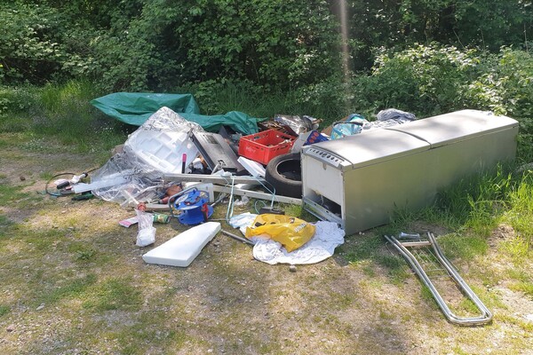 Afvaldumpers opgespoord: moeten troep zelf weer opruimen